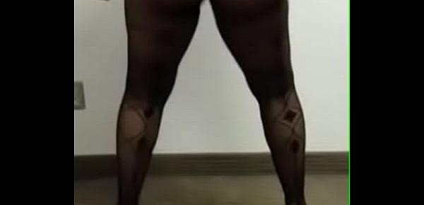  Aisha Diaz Twerking & Clapping Her Phat Booty
